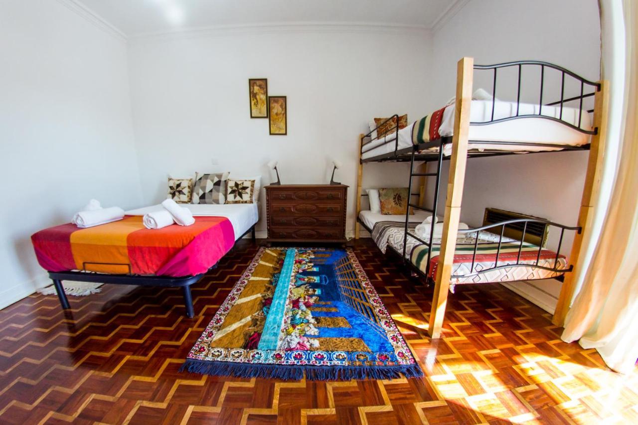Albergue Lar Dois Coracoes Algés Exterior foto