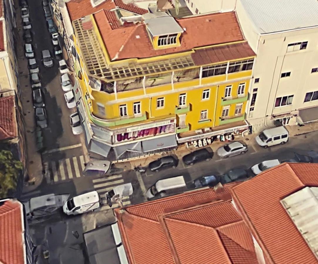 Albergue Lar Dois Coracoes Algés Exterior foto
